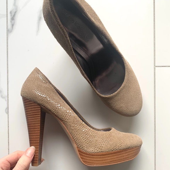 Calvin Klein Carly Platform Pump - Picture 4 of 6